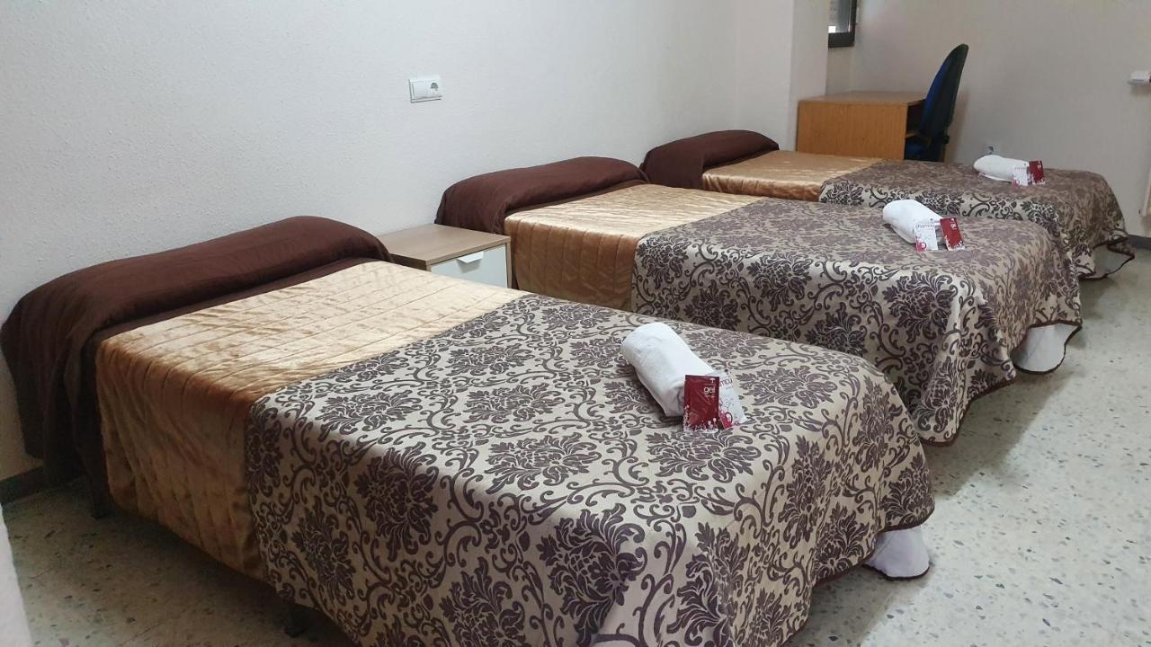 Albergue Peregrinos San Francisco De Asis Леон Экстерьер фото