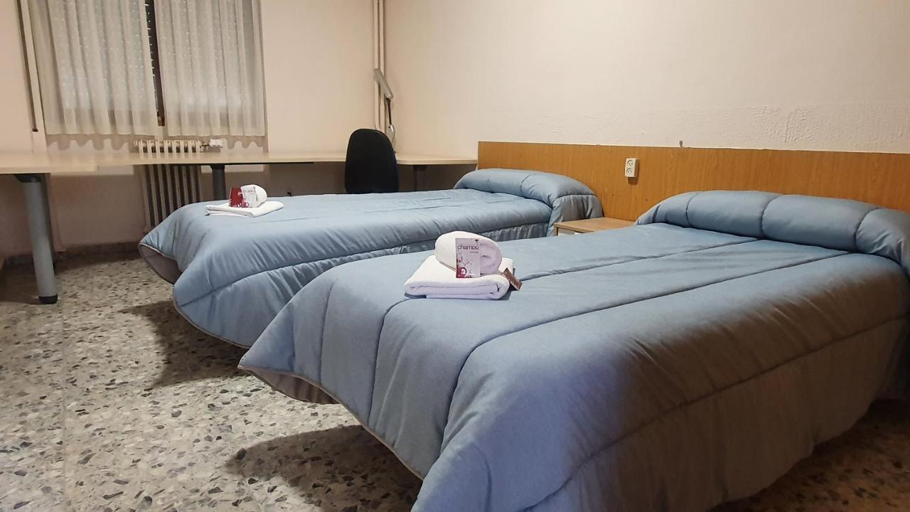 Albergue Peregrinos San Francisco De Asis Леон Экстерьер фото