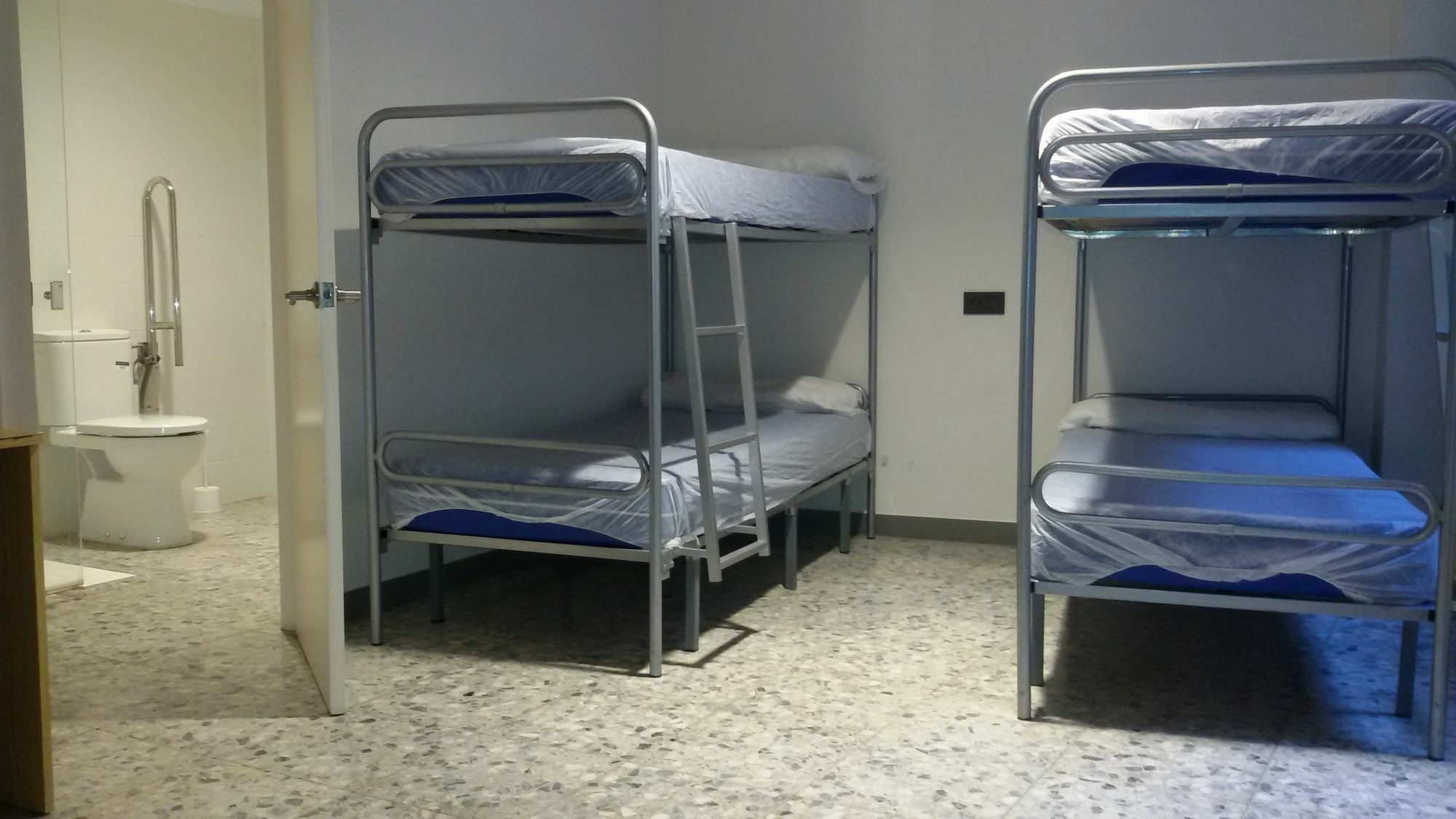 Albergue Peregrinos San Francisco De Asis Леон Экстерьер фото